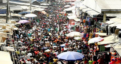 Le Grand Marché de Bamako, dit Sougou ba, bondé à la veille de Seli Tienî, fête de l'Aïd du Ramadan