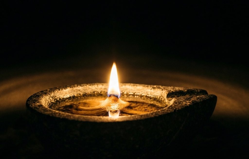 La lampe Qulliq, vitale pour les Nunatsiarmiut - Chroniques du Sahel